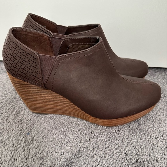 Brown Dr Scholls Memory Foam Cool Fit Wedge Booties - Picture 1 of 6